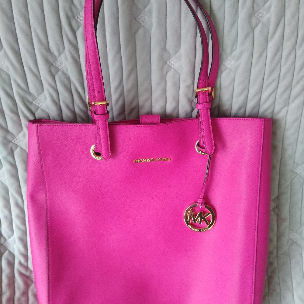. Michael Kors Jet Set Fuchsia tote